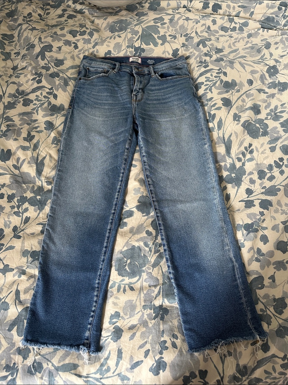 Kensie Women's Jeans 
The Allie: high rise slim straight
Size 8/29